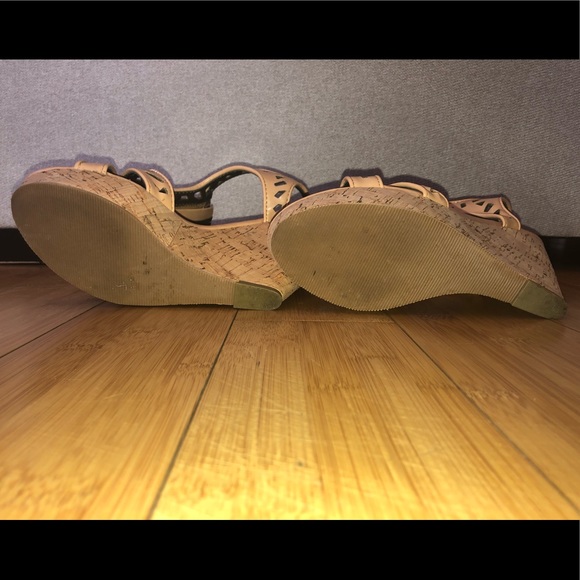 Tan Zipper Wedge - Picture 3 of 3